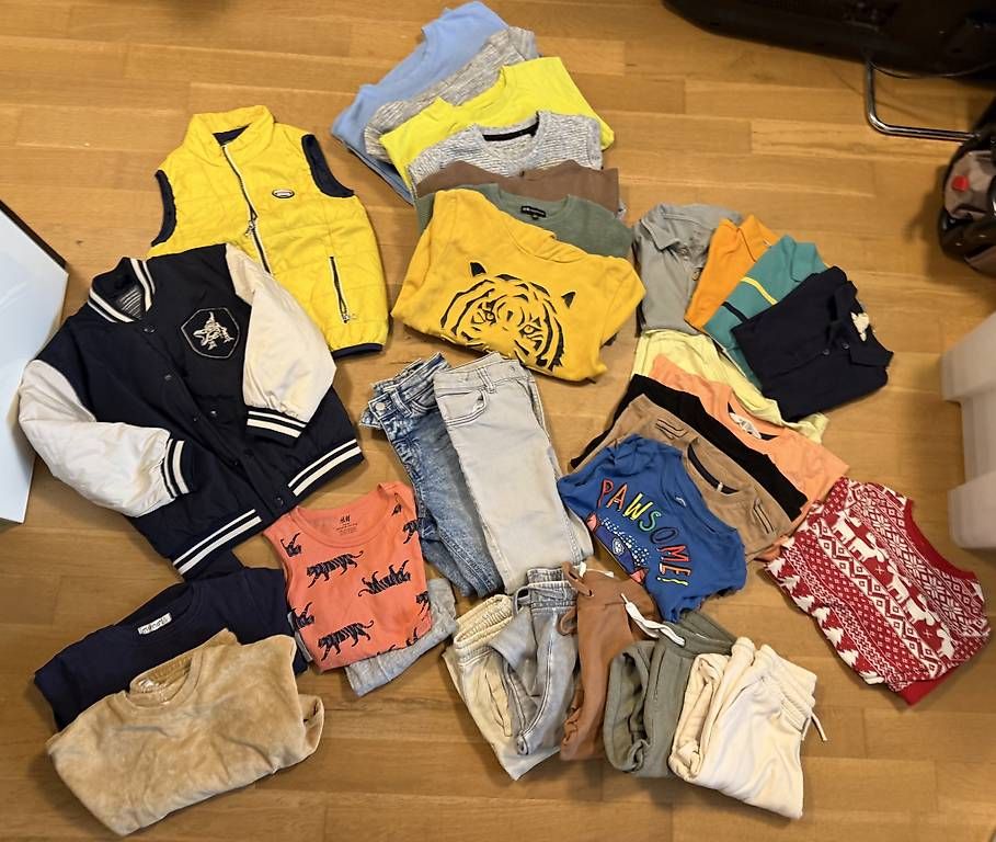 Lotti & Set di vestiti: Kleiderpaket Jungs Grösse 110 – Usato da Altendorf venduto da SabrinaC93