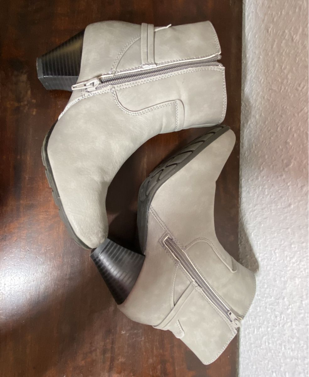 Scarpe da donna: Stiefeletten Vintage Look Gr. 38 hellgrau Cityline – Usato da Fislisbach venduto da KolibriSecondhand 3