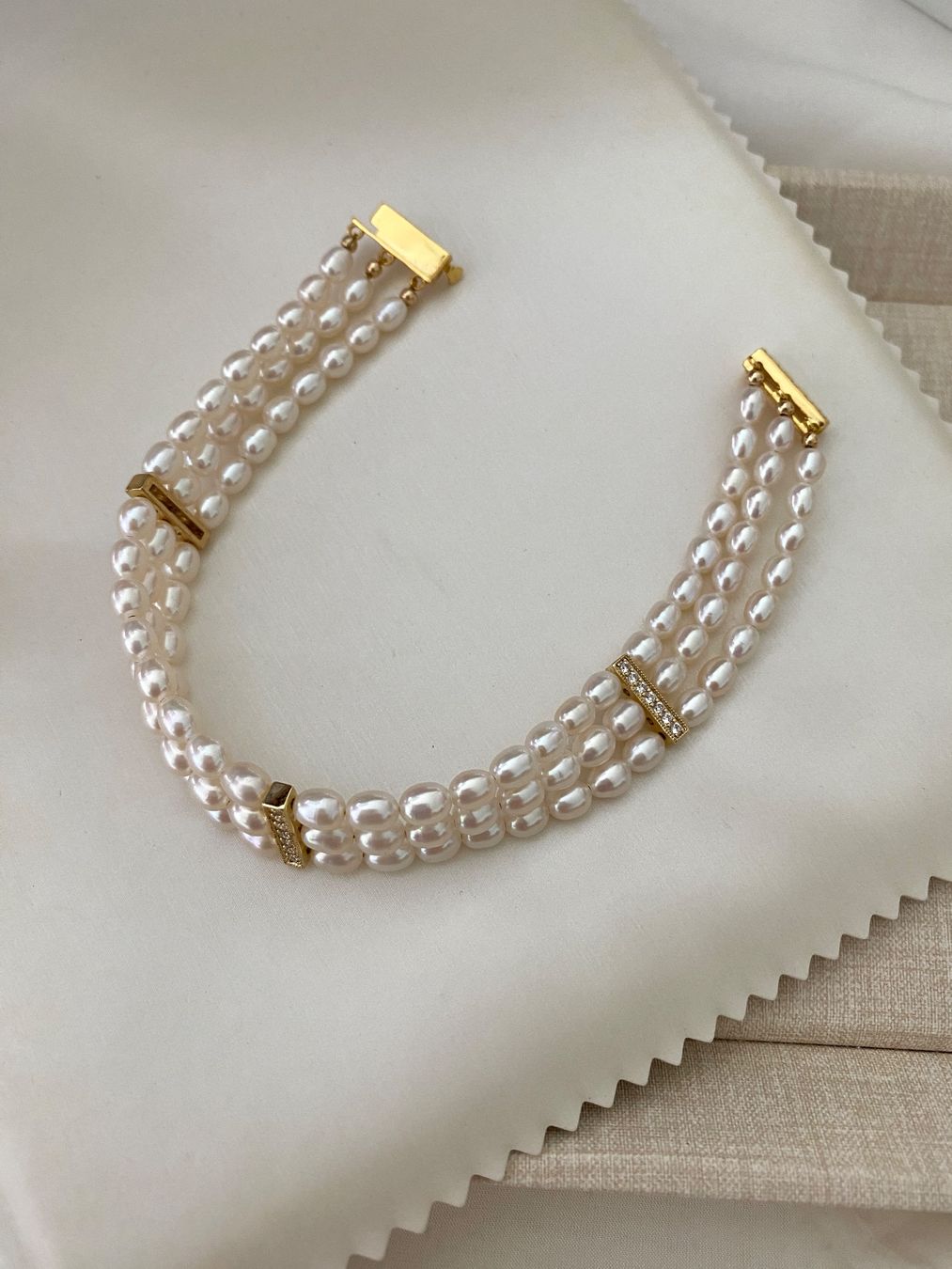 Bracciali & Braccialetti: dreifach Süsswasserperlen/Perlen Armbänder – Nuovo e nell'imballaggio originale da Sarnen venduto da Yingsperlen4 1