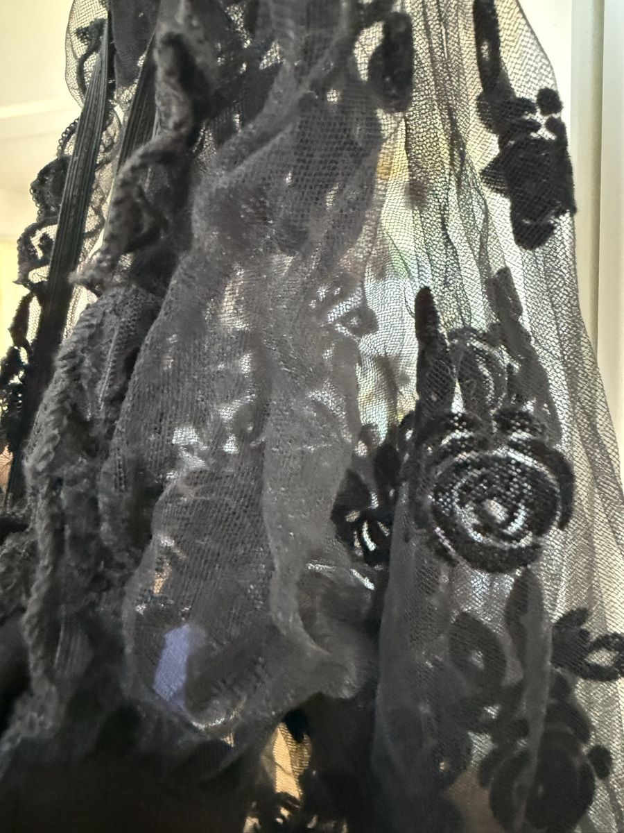 Shein Vestiti: Schwarzes Minikleid mit Spitze – Usato da Wädenswil venduto da BebaGlow 3