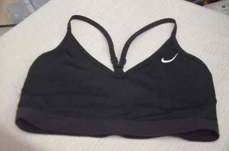 TAILLE M - NIKE