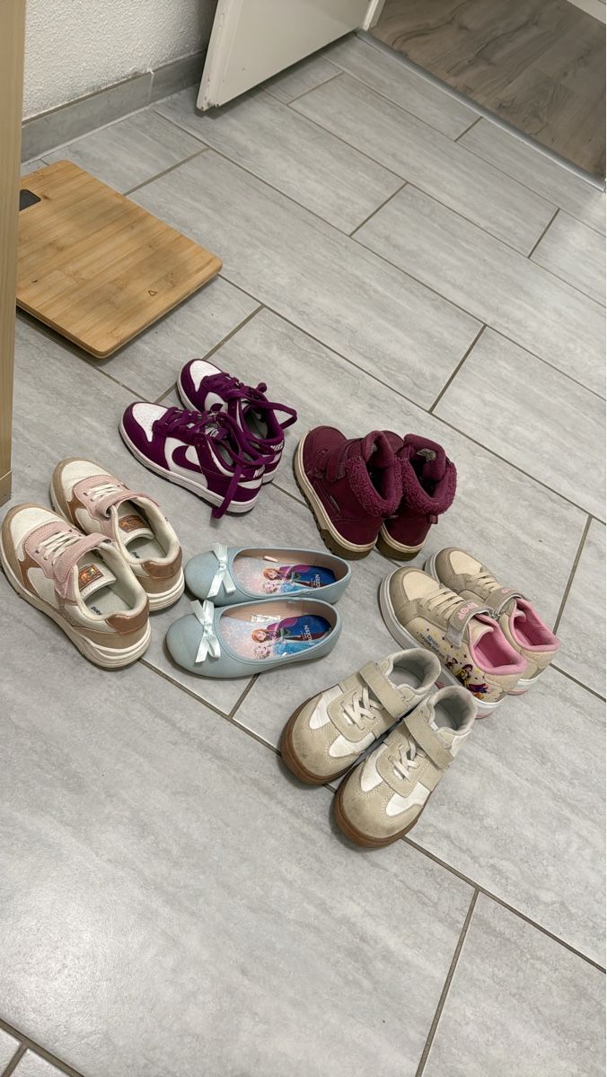 Scarpe per ragazze: Schuhset  Gr. 28/29 leichte Gebrauchsspuren – Usato da Rothrist venduto da ale_h7dz