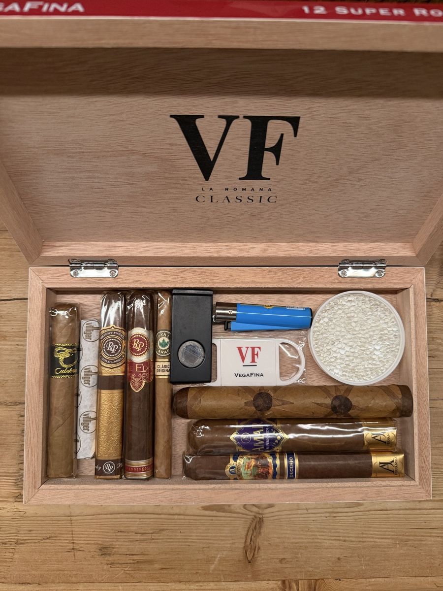Humidore: Zigarren + Humidor + Zübehor – Gebraucht aus Seuzach von kaufes8