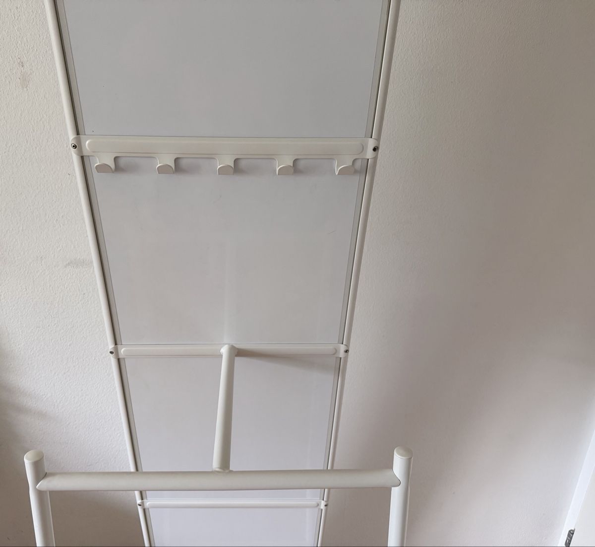 Ikea Specchi: Miroir sur pied blanc (KNAPPER Ikea) – Nuovo (secondo la descrizione) da Genève venduto da mel_fc67 2