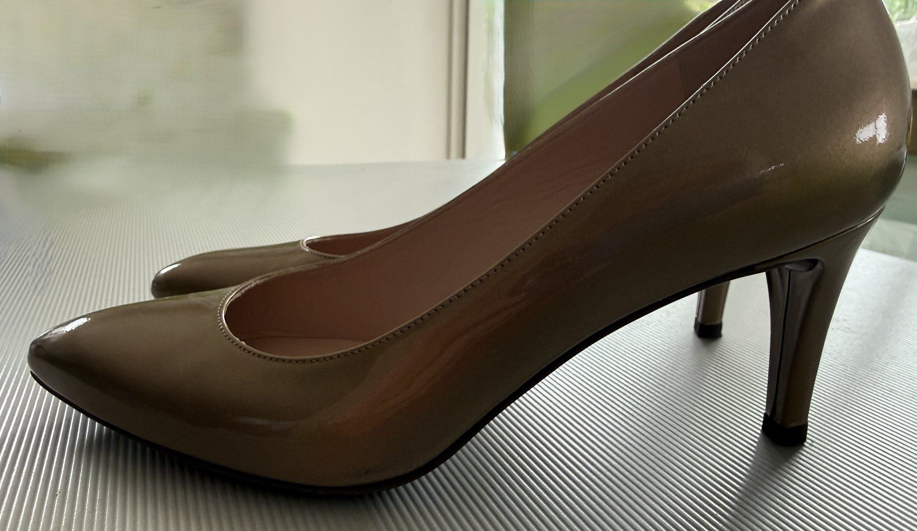 Stuart Weitzman Scarpe da donna: Stuart Weizman Pumps gold - Grösse 37,5 – Nuovo (secondo la descrizione) da Wallisellen venduto da chr_s557 4