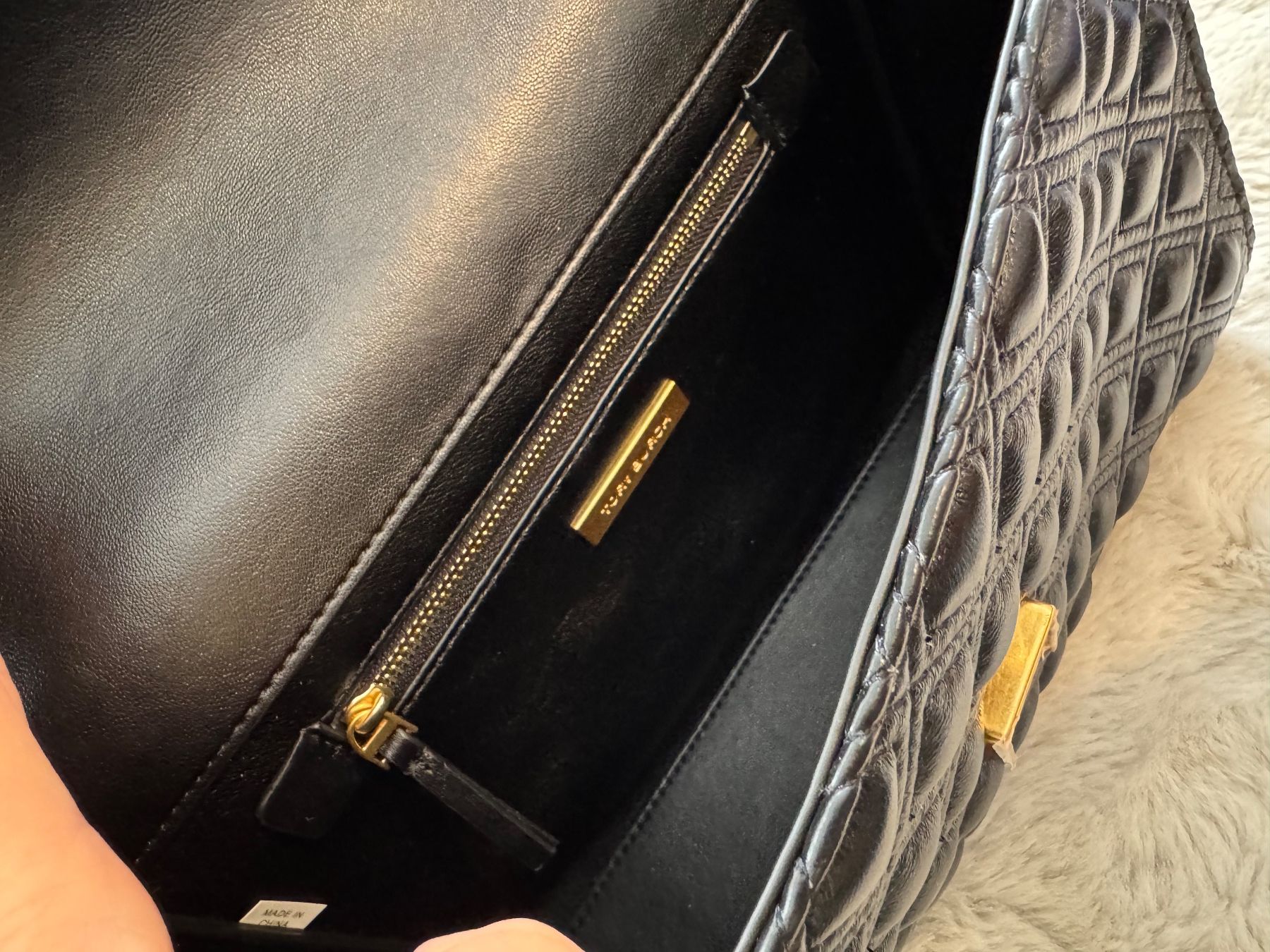 Tory Burch Taschen für Damen: Original Tory Burch Fleming Umhängetasche Leder – Gebraucht aus Buchs ZH von crazyhandbaggirl123 7