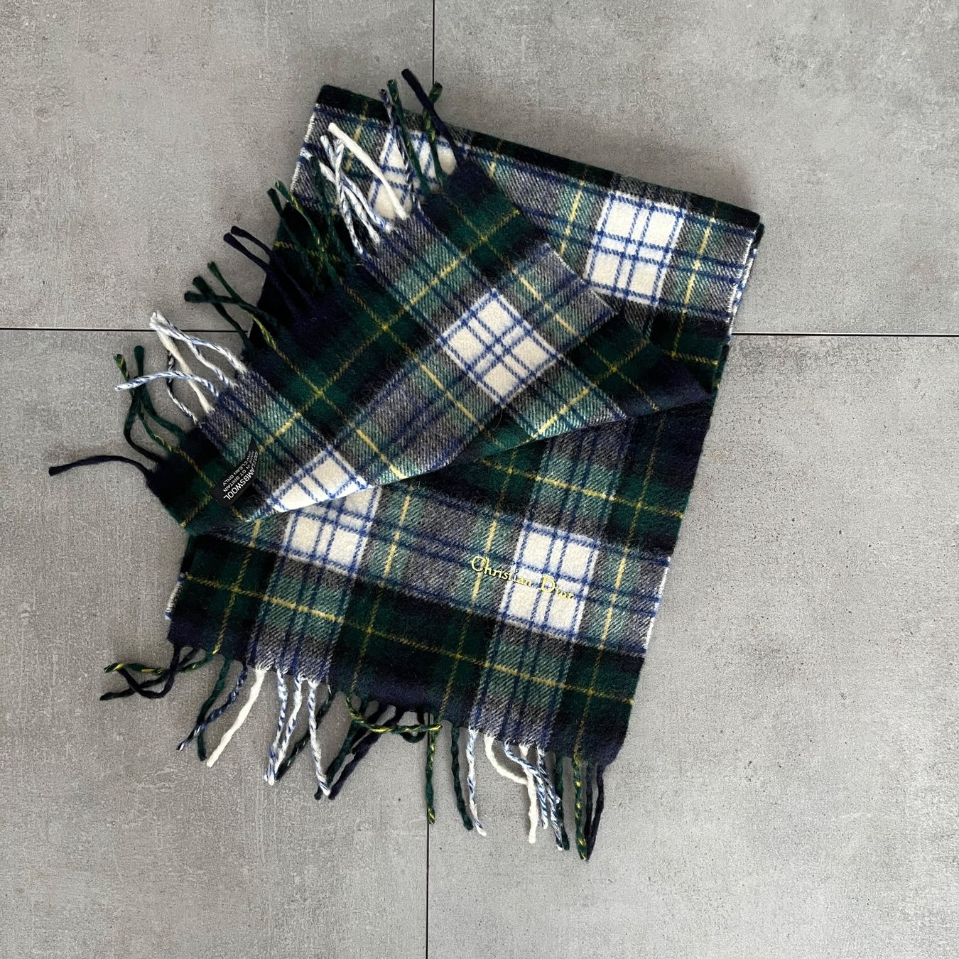 Foulard & Sciarpe: 1990s Christian Dior Pure Lambwool Scarf – Usato da Bern venduto da shoprestoredvintage 1