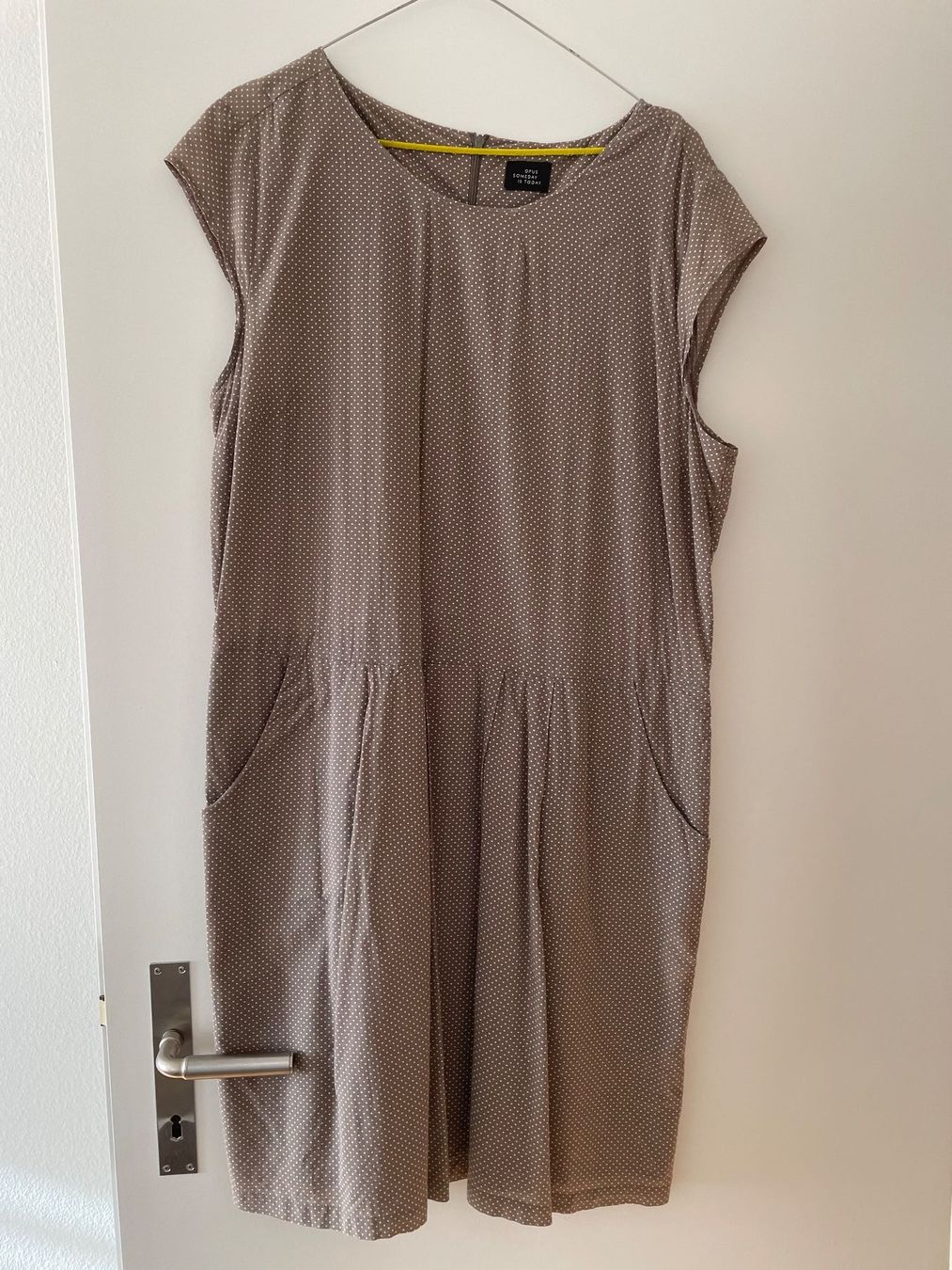 Opus Kleider: Schönes Sommerkleid von Opus mit Pünktchenmuster, Gr. 44 – Neu (gemäss Beschreibung) aus Oberwil BL von cor_286p