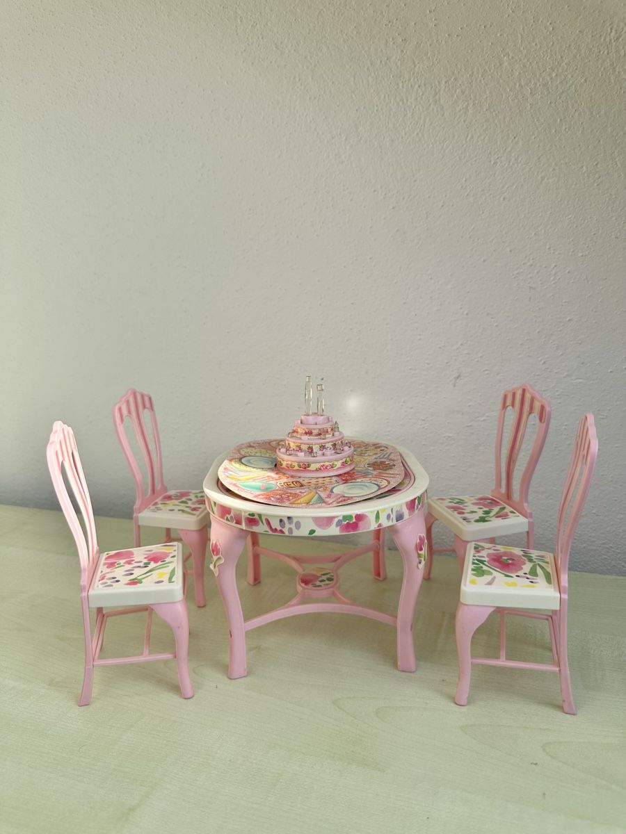 Bambole: Vintage Barbie Esszimmer Garnitur – Usato da Zürich venduto da Kat_5557