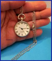 NEUE Umhängeuhr silbrig mit Kette