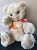 „Petsy“ Teddy von Steiff, mit dem „Knopf im Ohr“