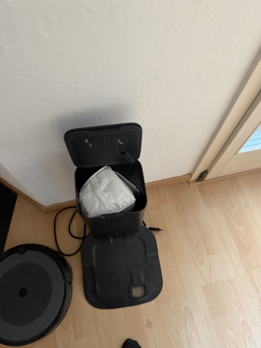iRobot Roomba Vacuum Robot with Clean Base Station Black (D'occasion) à ...