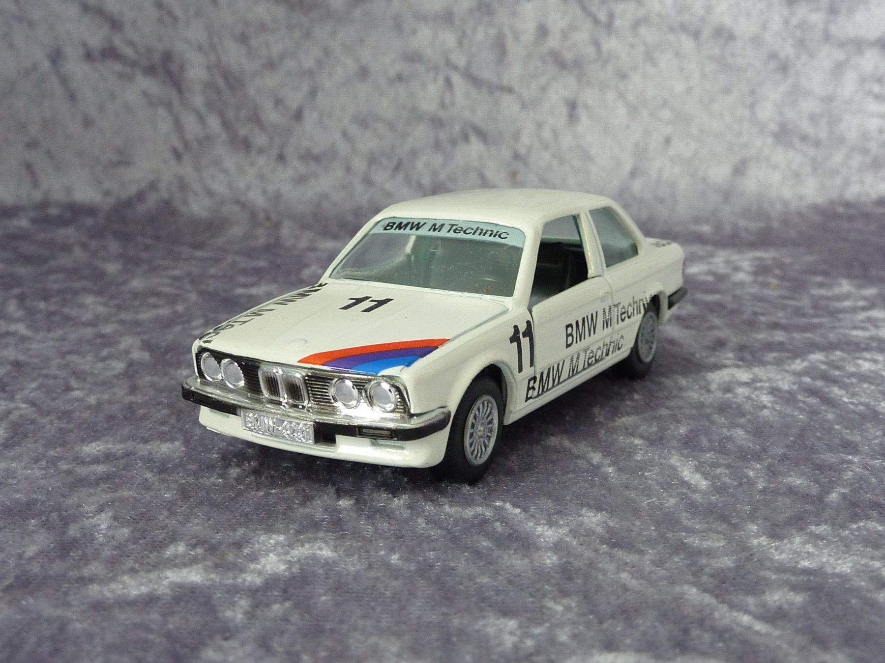 BMW Modellautos: BMW 323i M-Tech E30 1:43 – Neu (gemäss Beschreibung) aus Dürrenäsch von modellautos4you 1