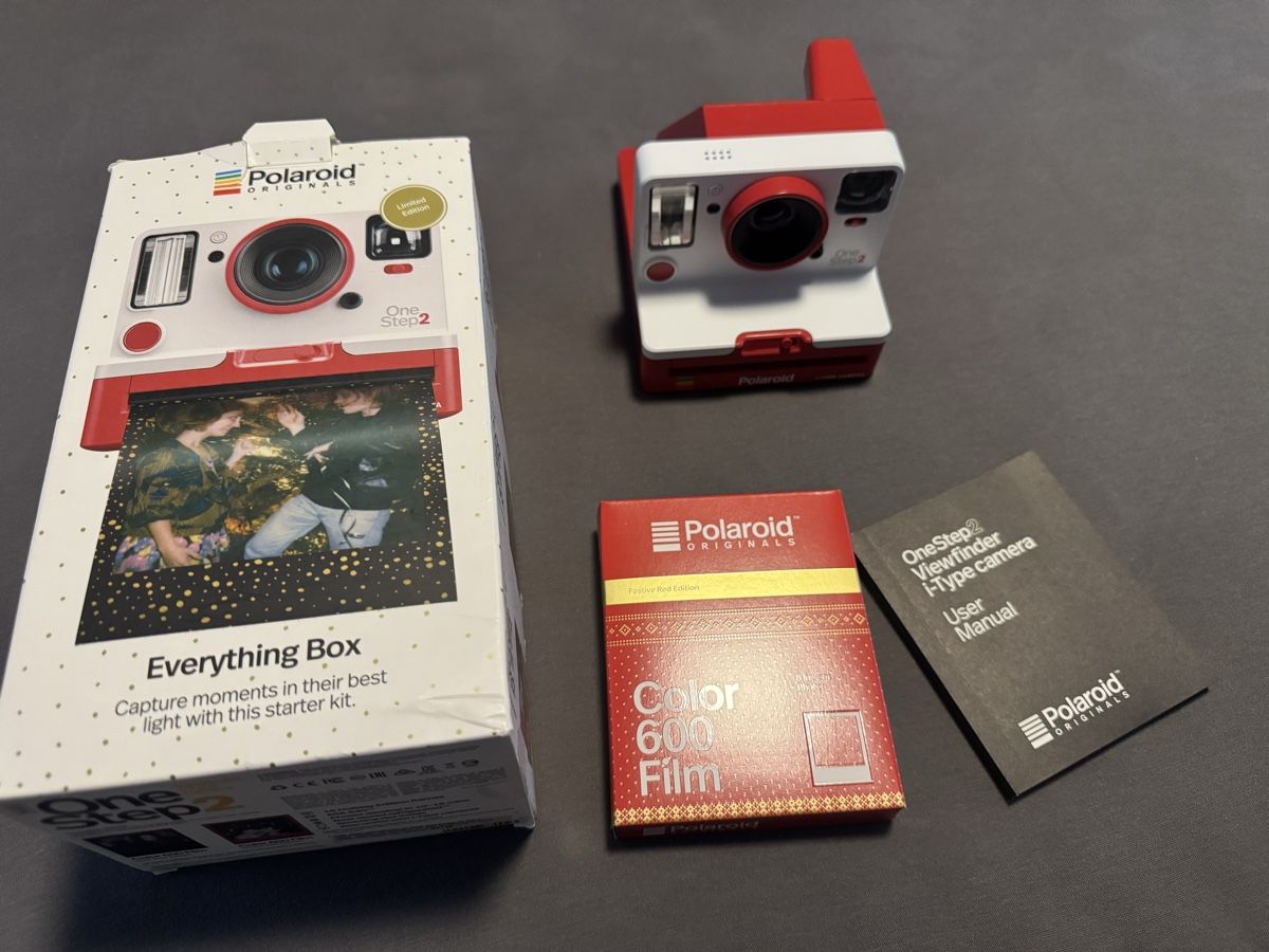 Polaroid Fotocamera: Polaroid OneStep2 Everything Box Red Limited Edition – Usato da Wauwil venduto da RaFiLa
