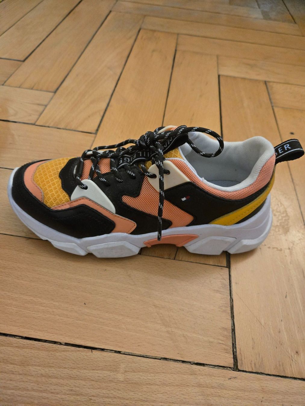 Tommy Hilfiger Chaussures femmes: Sneaker Tommy Hilfiger – D'occasion à Zürich par TanjaW05 1