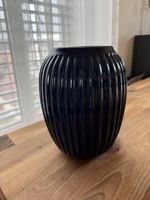 Blumenvase Keramik dunkelblau gerippt