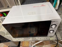 Fust Primotecq Mikrowelle weiss guter Zustand