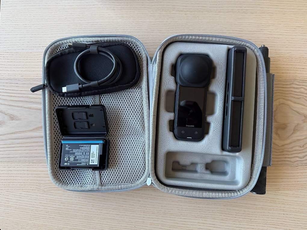 Action Cam: Insta360 X5 8K 360 Action Cam  Essentials Bundle – Usato da Schlieren venduto da LouSparkle 1