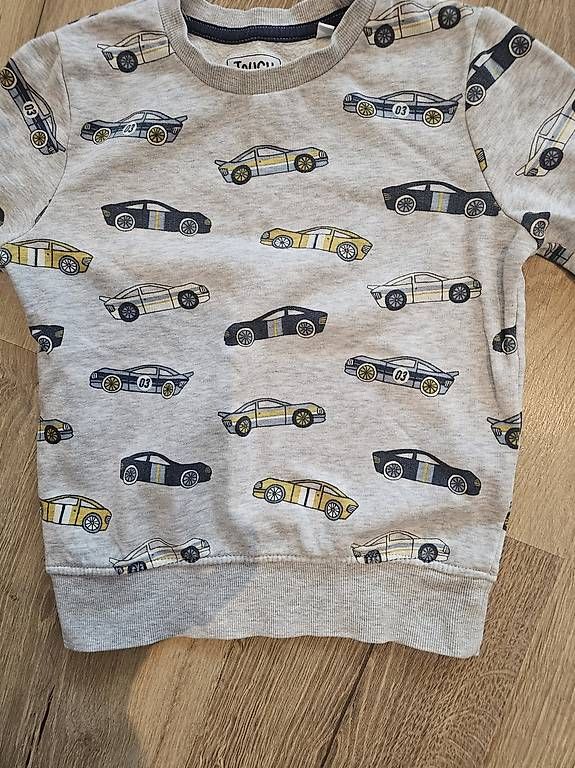 Lotti & Set di vestiti: Kinder Kleidung Set  122 – Usato da Grosshöchstetten venduto da Qenko 2