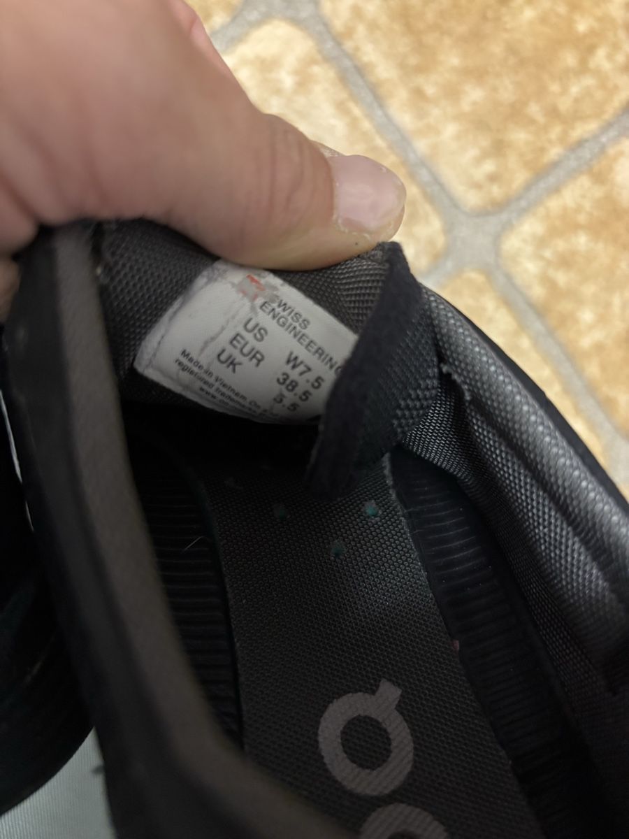 Scarpe da donna: On Schuhe 38.5 – Usato da Kriens venduto da Flavia015 2