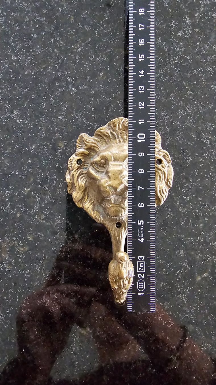 Eisenwaren: Messing Wandhaken Löwenkopf – Gebraucht aus Horw von Luzern0210 2