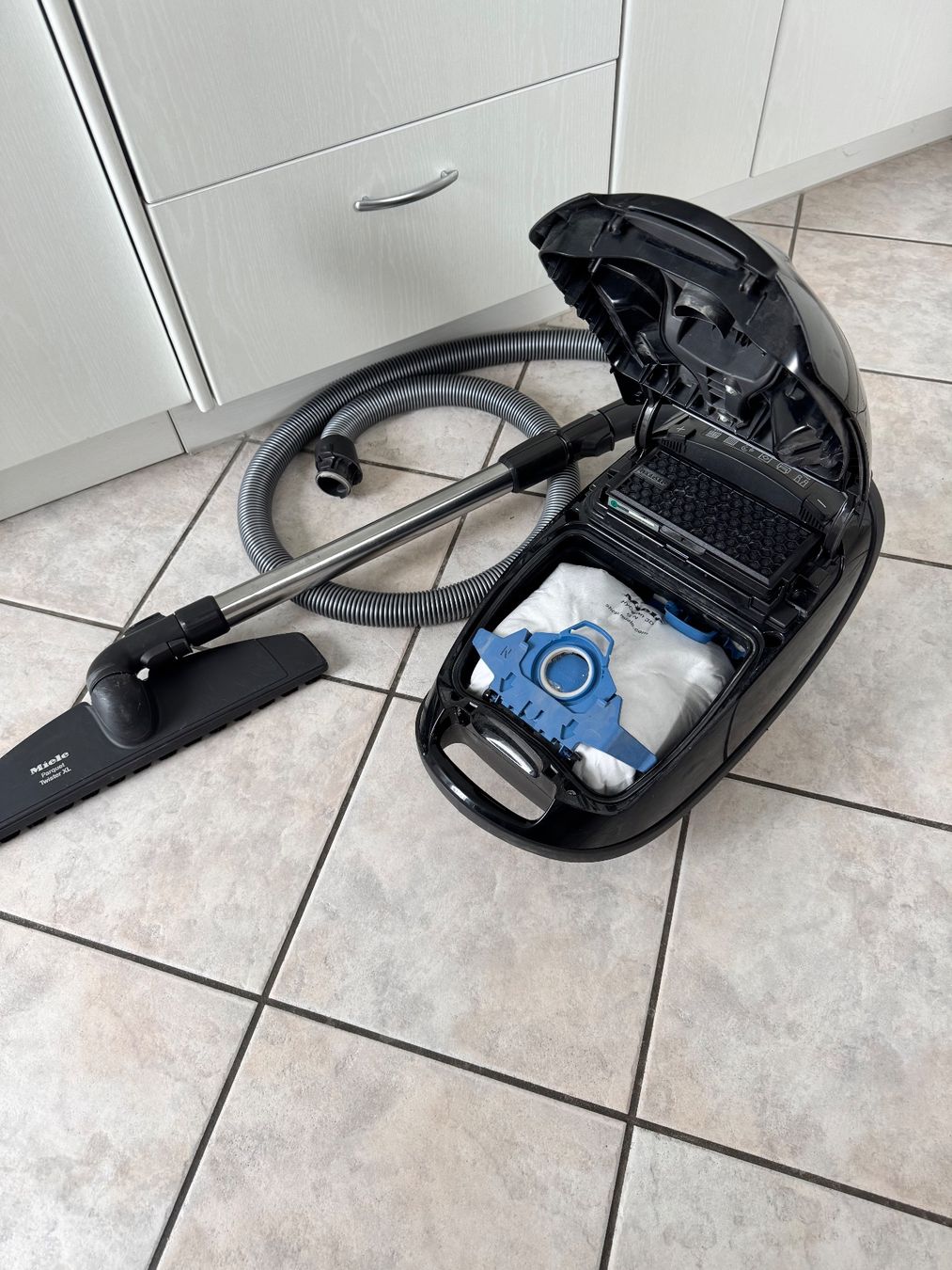 Miele Aspirapolveri & Accessori: Staubsauger Miele Complete C3 Cat & Dog – Usato da Frauenfeld venduto da difi67 4
