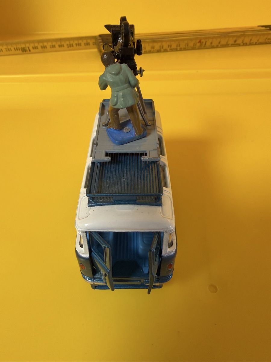 Corgi Toys Voitures modèles: Corgi Commer Bus 2500 Series Camera Man MIB – D'occasion à Evionnaz par eriba430 5