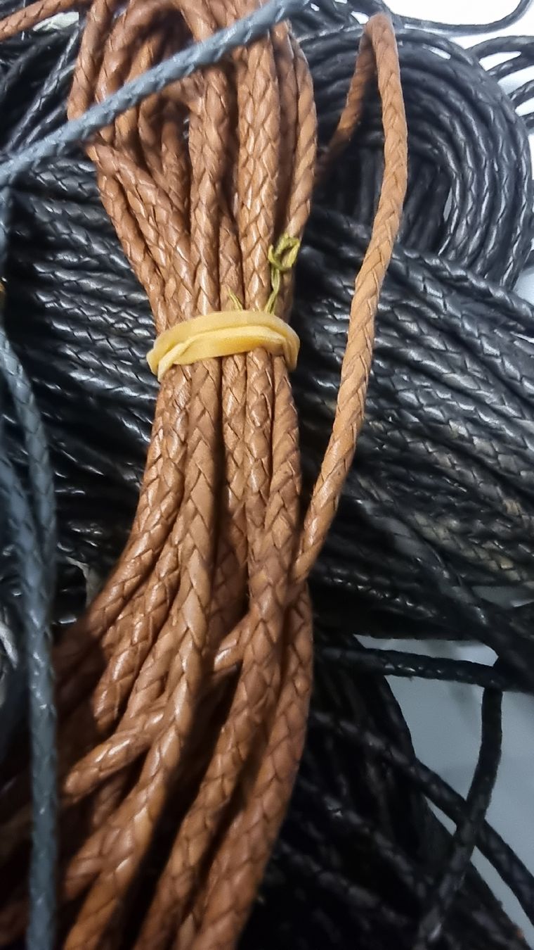 Kit bricolage: Lederkordeln zum Bastel oder Schmuck Lot1 – Nuovo (secondo la descrizione) da Beckenried venduto da Maya58 5