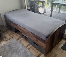 Bett 90x200cm Jugendbett, Matratze und Lattenrost.