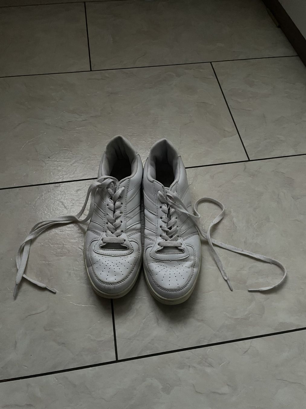 Scarpe da donna: white sneakers – Usato da Uetikon am See venduto da m1384