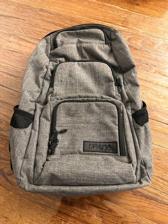 Dakine Rucksack Grau - Ideal für Schule, Uni oder Arbeit!