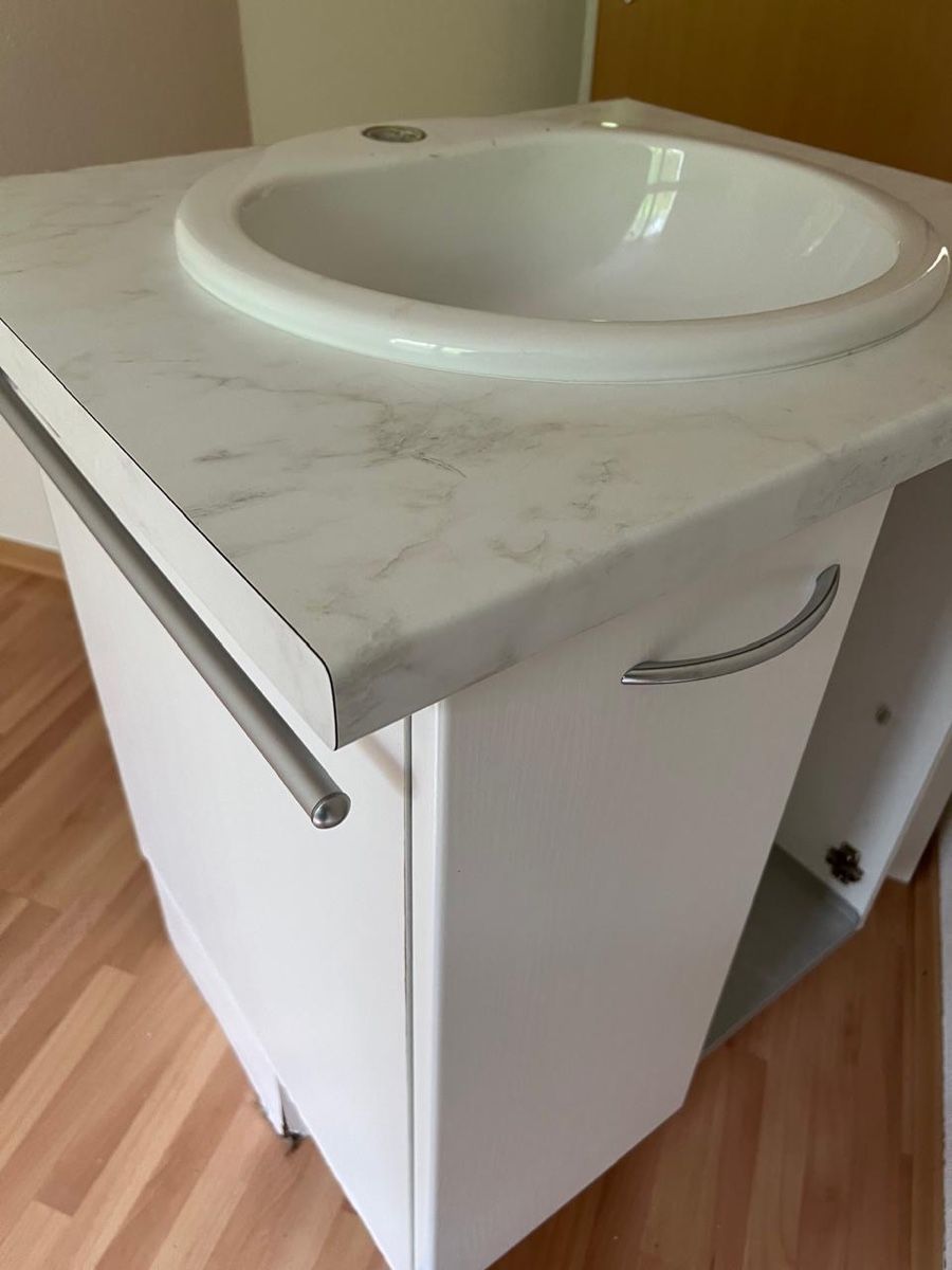 Badezimmermöbel: Lavabo mit Schrank – Gebraucht aus Mauren von Vivienne20.06 1