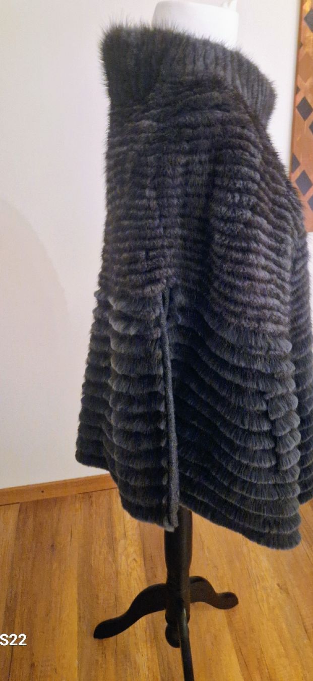 Altro in Moda donna: Cape, bleu marine en fourrure max et moi – Usato da Nyon venduto da bet_g2rh 1