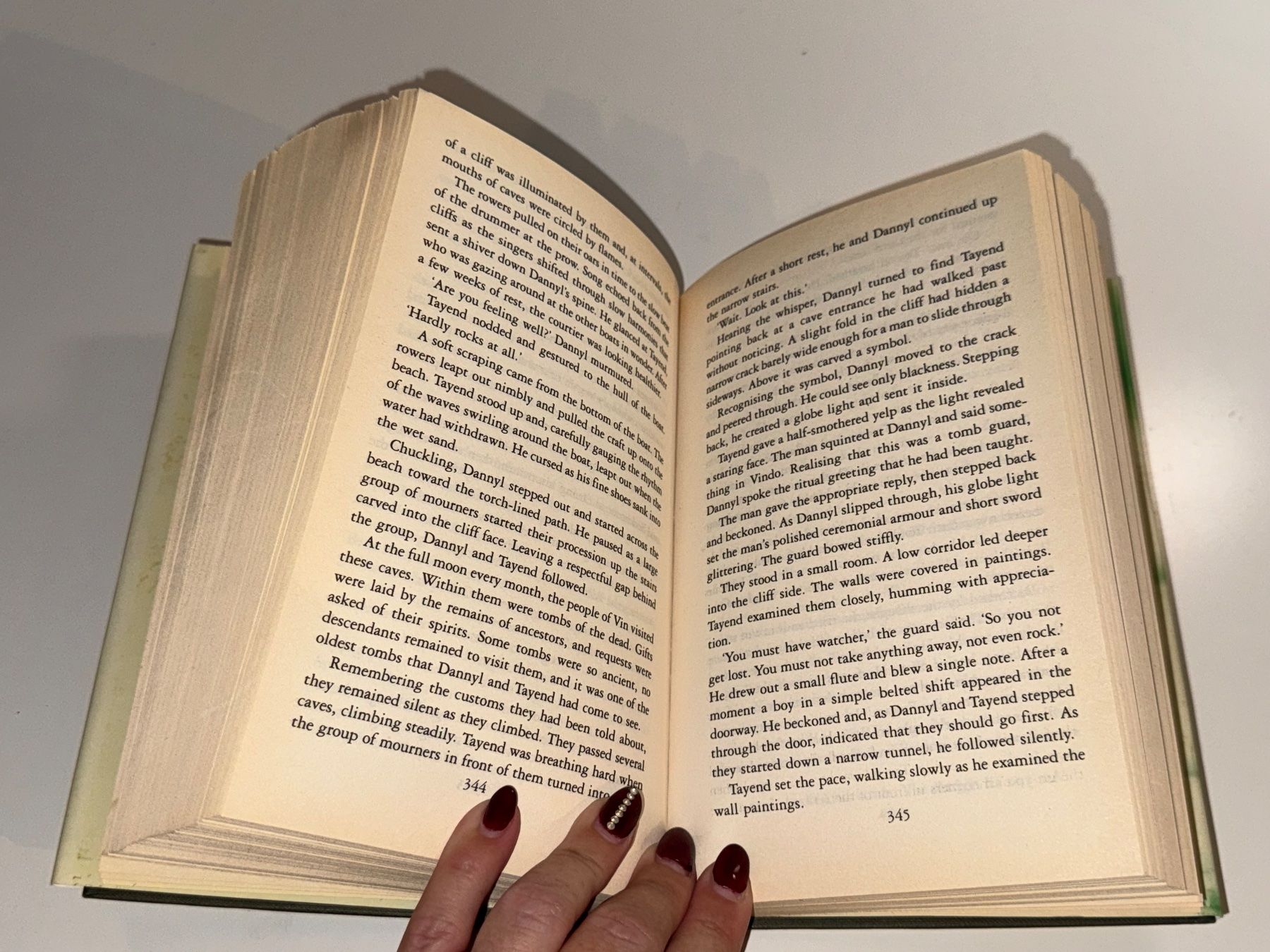 Libri: NOVEL: Trudi Canavan, The novice – Usato da Grosswangen venduto da English_books 5