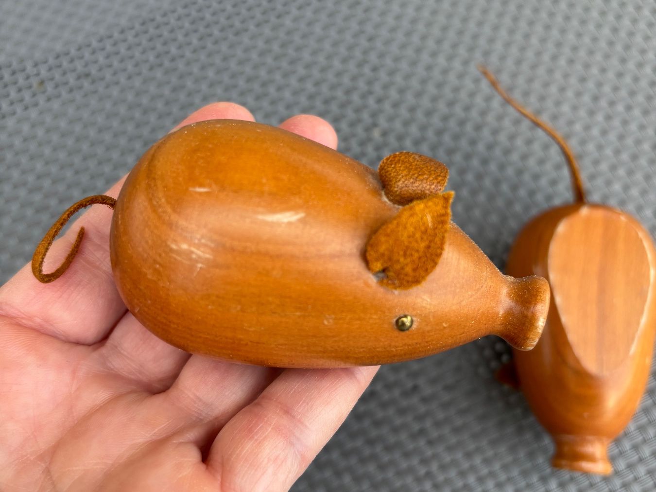 Statuette: Two wooden mid-century pigs – Usato da Steinhausen venduto da ChromeVintage 4
