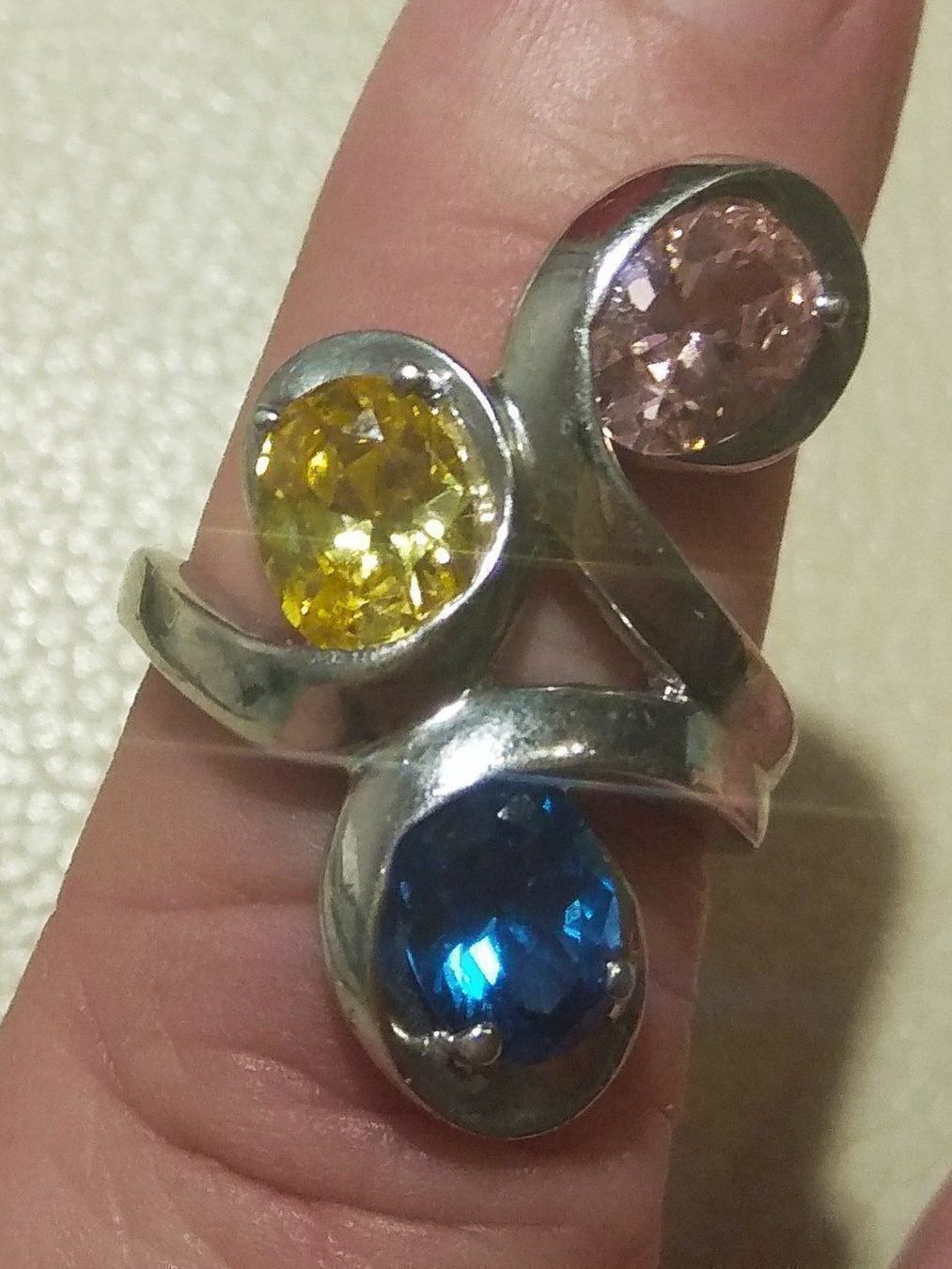 Anelli: Fantastischer Ring mit 3 Steinen Gr. 53 – Nuovo e nell'imballaggio originale da Münchenbuchsee venduto da Daniel0133 1