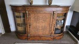 Antike Nussbaum-Vitrine, Intarsien – Vintage / Raucherhausha