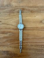 Armbanduhr mit Strasssteinen