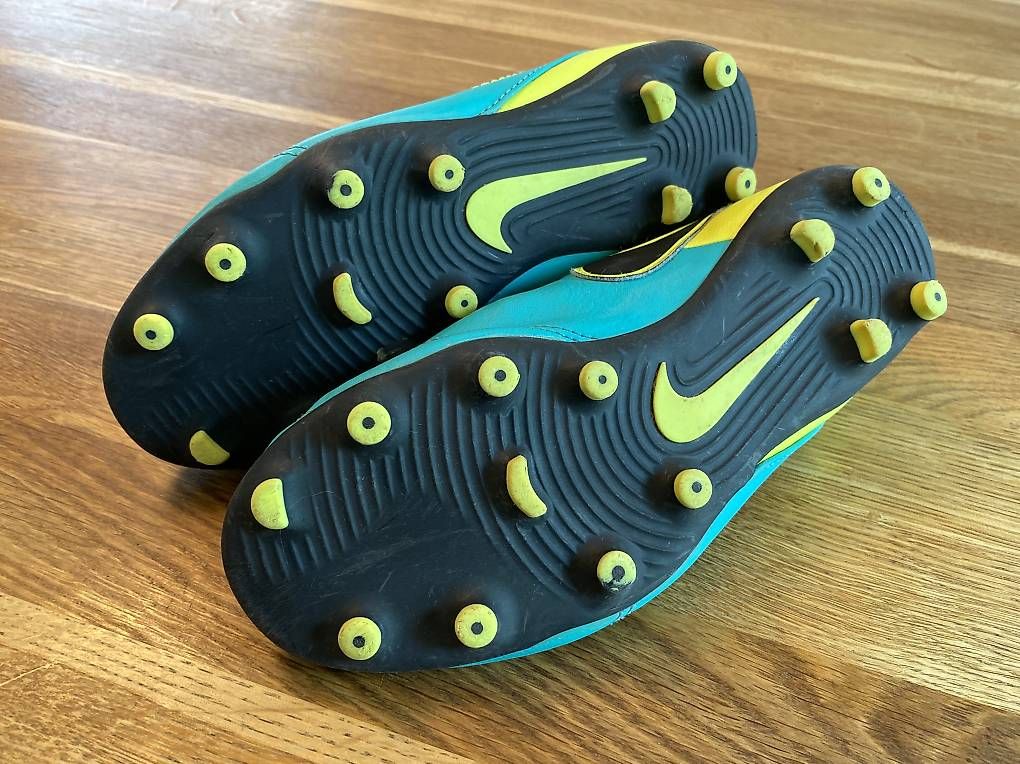Schuhe für Jungen: Fussballschuh Stollen Nike Gr. 38.5 – Gebraucht aus Mühlau von Johuiii 2