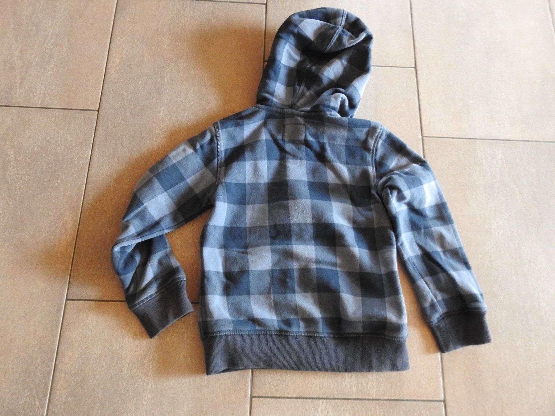 H&M Giacche & Cappotti: Sweat-Jacke; Gr. 122/128; H&M – Usato da Mosnang venduto da Kusli09 1