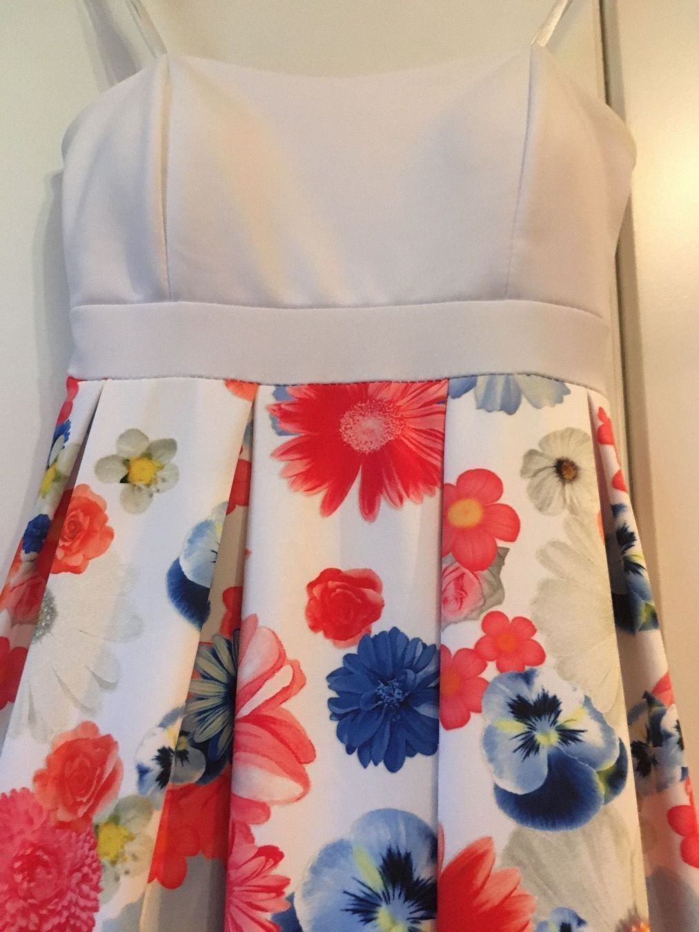 Kleider: Geblümtes Sommerkleid weiss Gr. S – Neu (gemäss Beschreibung) aus Thun von Vans_98 1