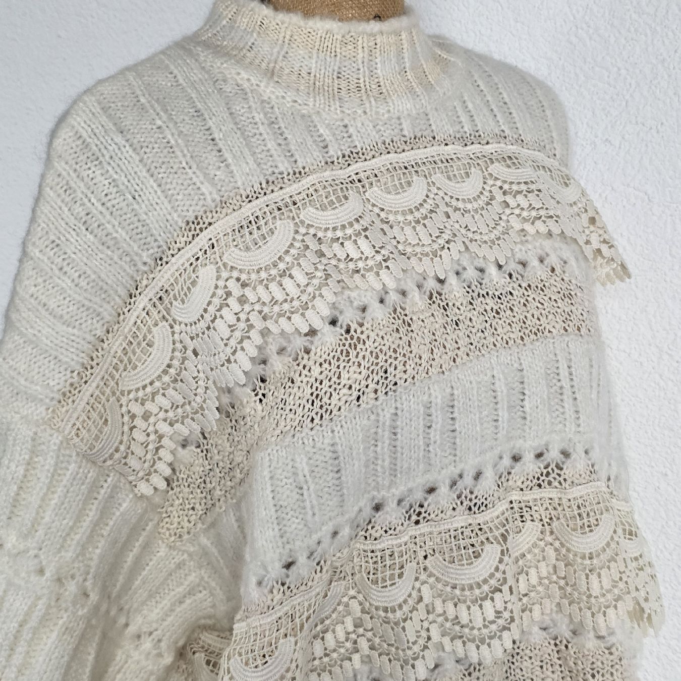 Zara Maglioni & Felpe: Wunderschöne Zara Strickpullover,  mit Spitze, Grösse S\M – Usato da Rheinsulz venduto da Gilea 2