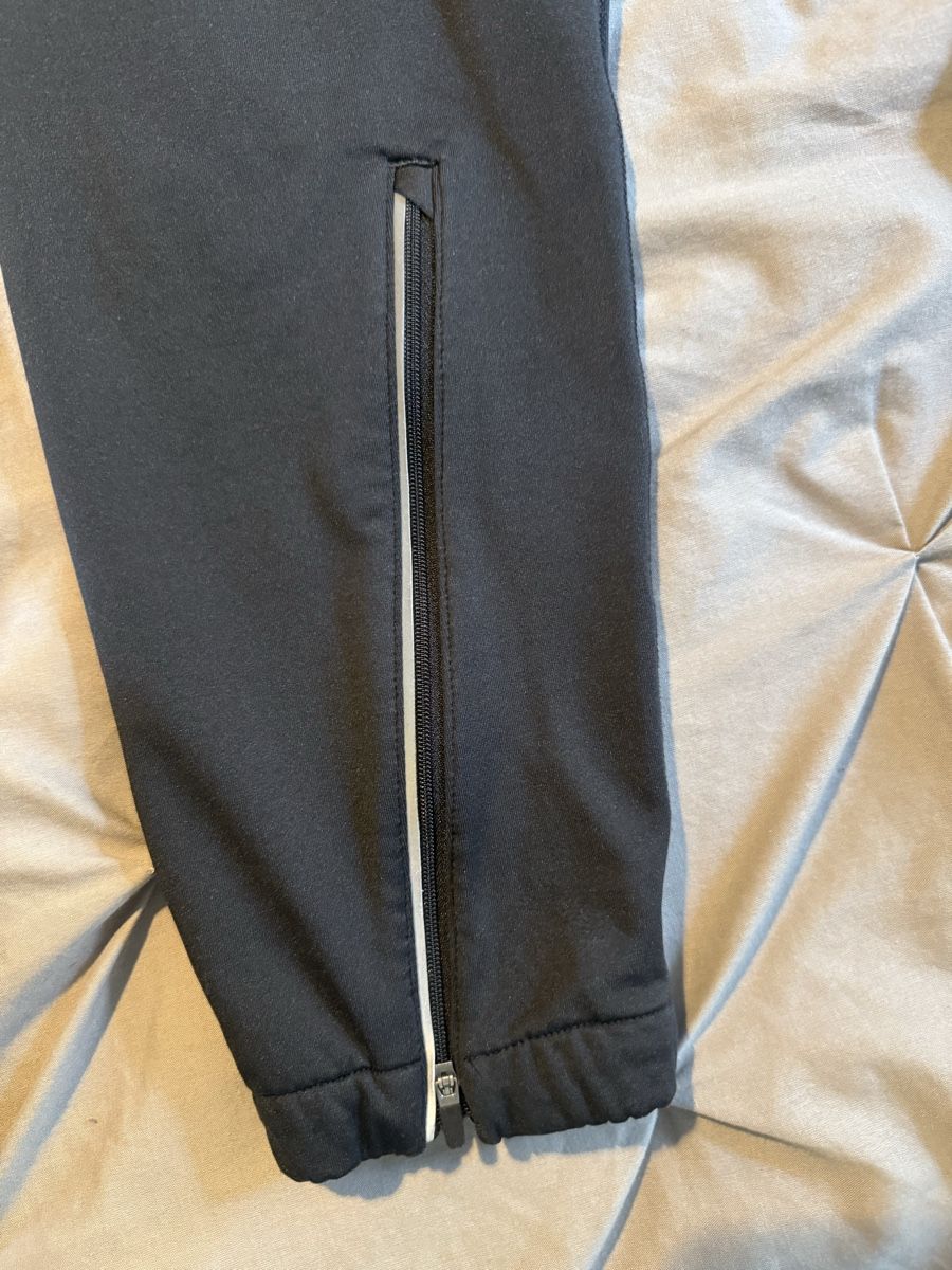 Nike Pantalons: Nike jogging hose – D'occasion à Zurich par Alinecnicolet 4