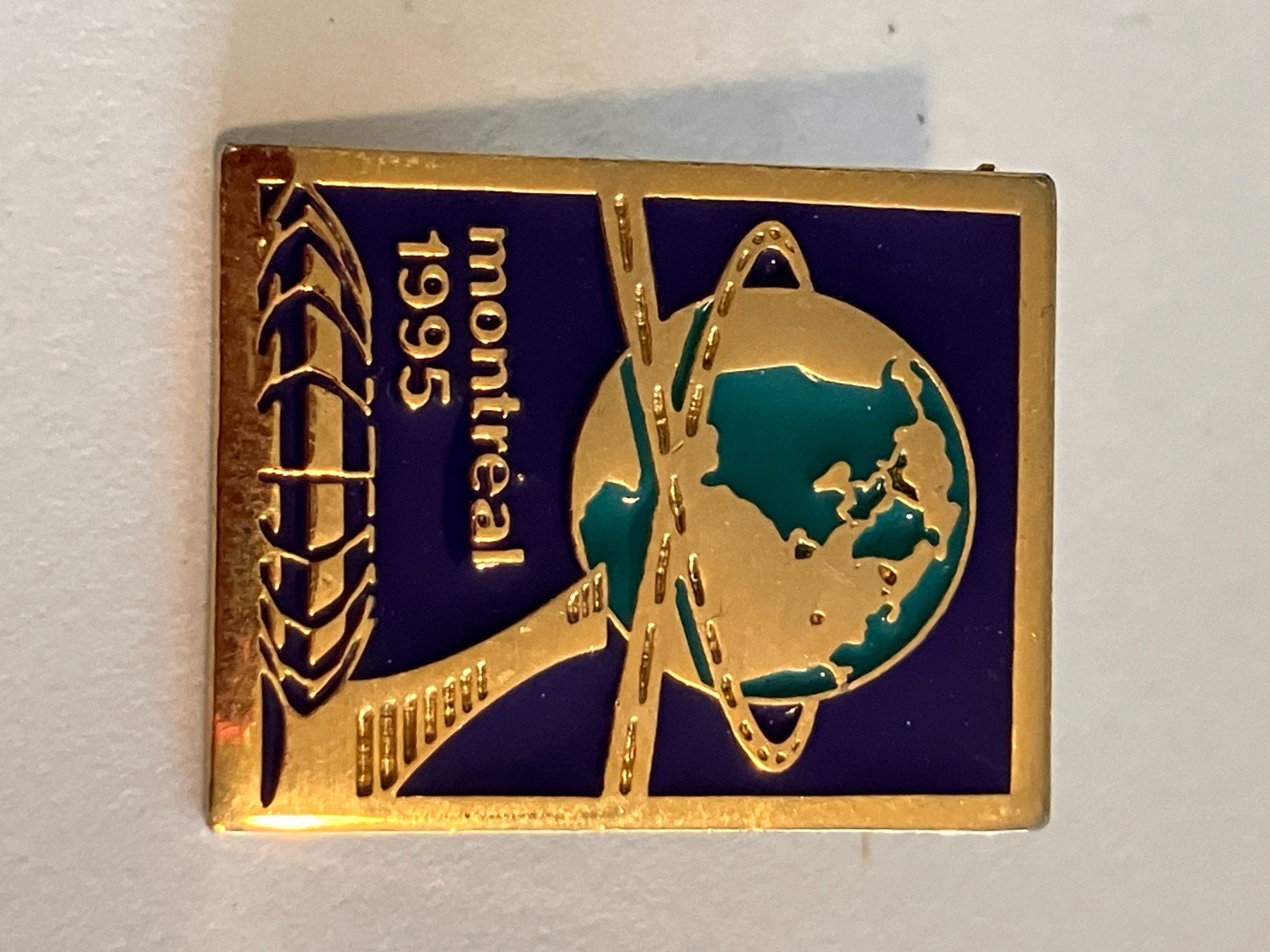 Placchette & Badge: 1 Pin Montreal 1995 – Usato da Basel venduto da djwwpp