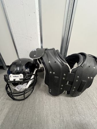 American Football Ausrüstung- Helm und Pads