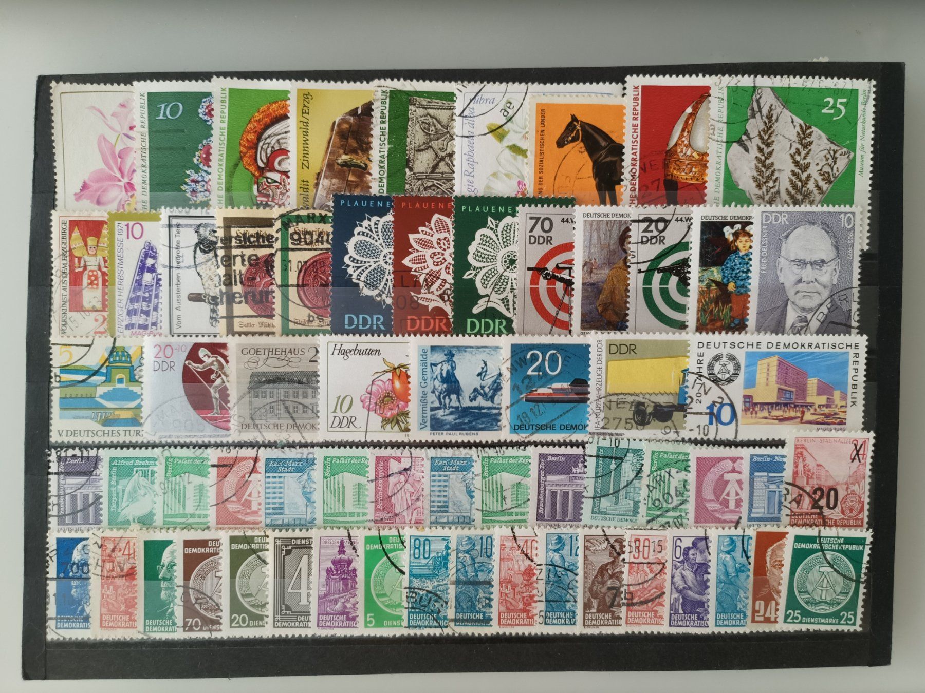 Tutti i francobolli: tolles DDR Lot gestempelt – Usato da Dübendorf venduto da goeggi79
