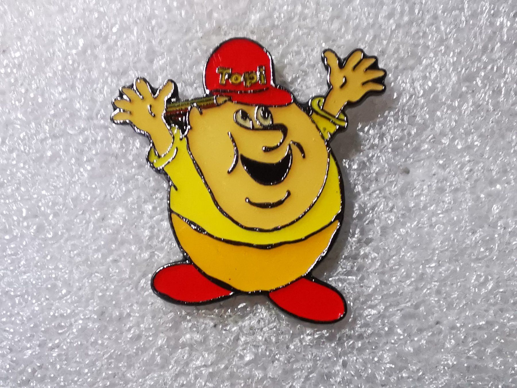 Plaketten & Abzeichen: Ansteckpin 73: Topi – Gebraucht aus Oppligen von Pin-Fall-Shop
