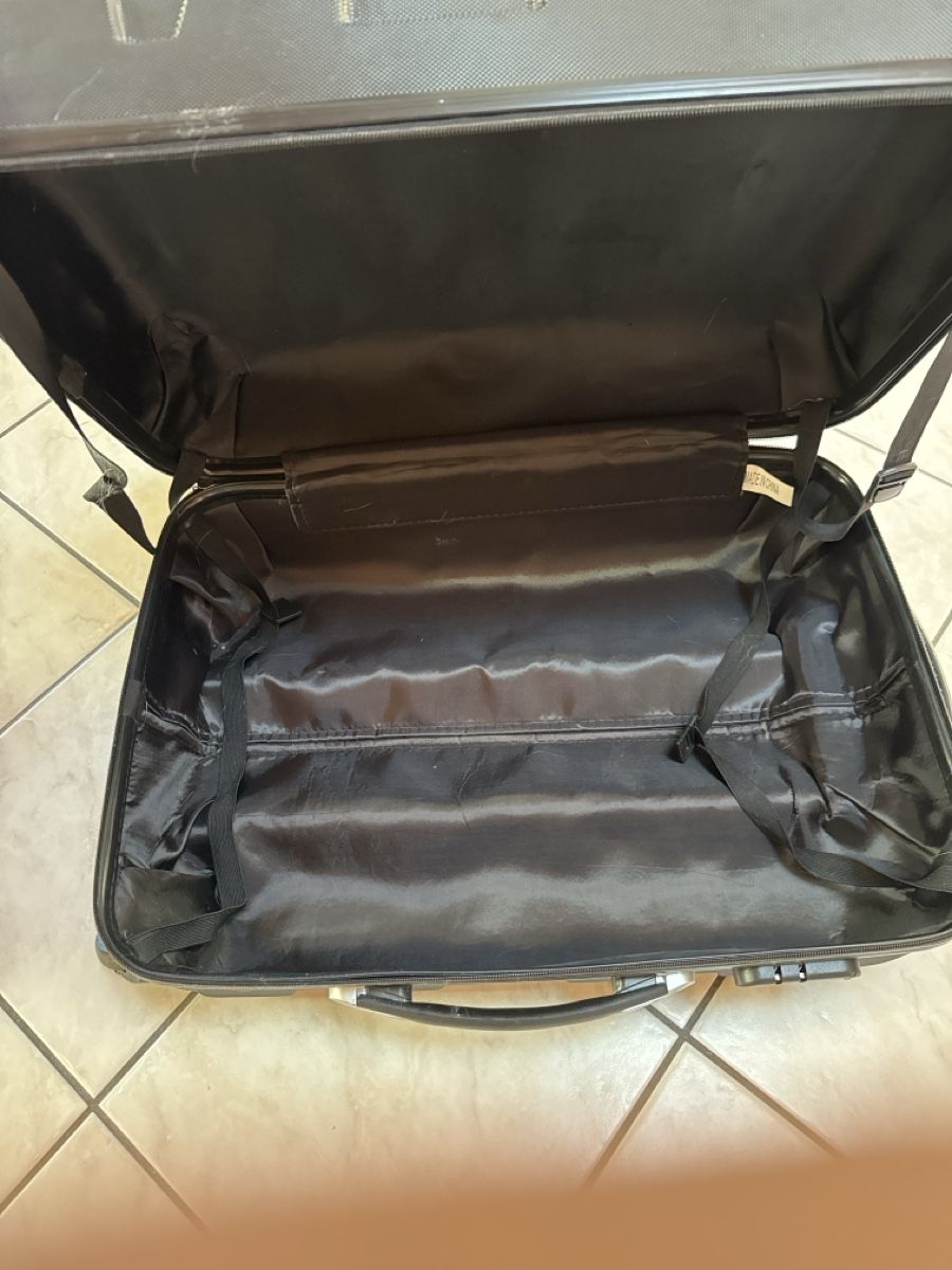 Valigie: Guter Reisekoffer, svart, 4 Rollen – Usato da Spiez venduto da Wasser13 1