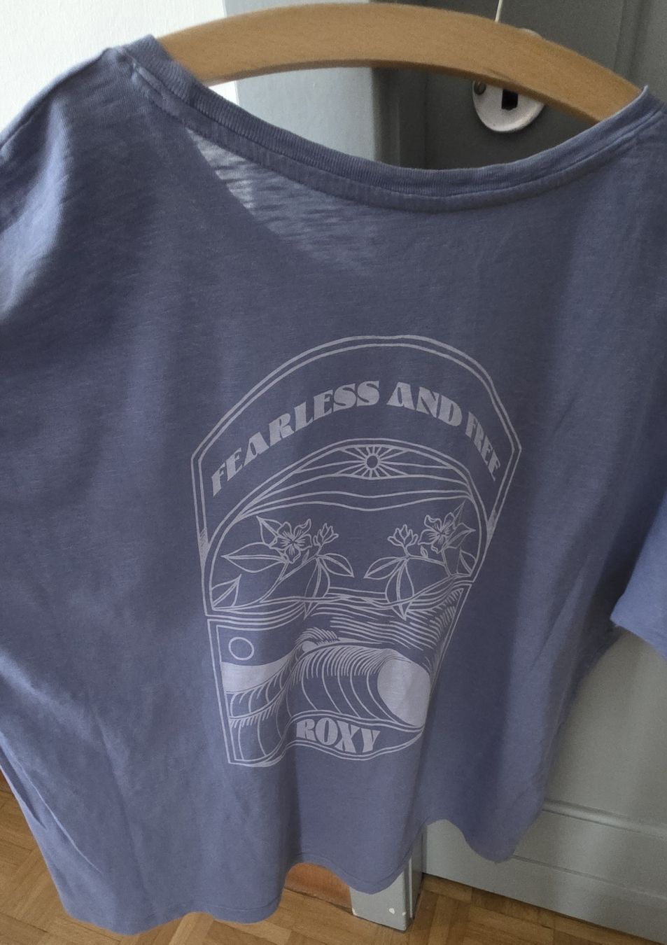 T-shirt: Tshirt bleu Roxy Taille M Unisexe – Usato da Yverdon-les-Bains venduto da van_dq65 2