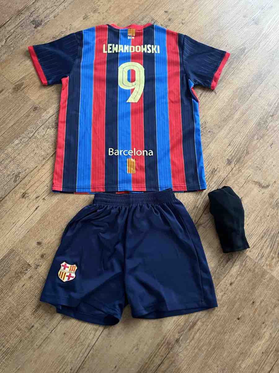 FC Barcelona Trainer, Turnhosen & -trikots: FC Barcelona Trikot Lewandowski Set – Gebraucht aus Sins von samfisch